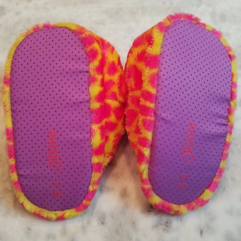 Justice Giraffe‎ Slippers